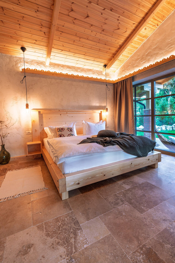 Room 2, Thomhof Chalets, Bran