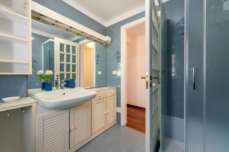 Bathroom 5, Beautiful House In Porta Soprana Genova, Genova