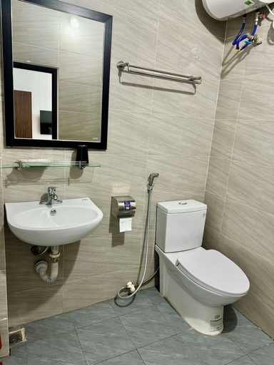 Bathroom 5, Family Transit Hotel, Sóc Sơn