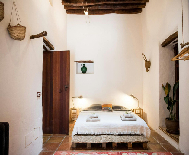 Room 5, Beautiful Villa in a Romantic Gateway, Baleares