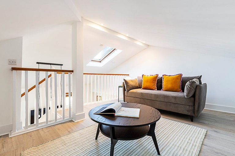 Others 5, Stylish Chelsea Flat With Luxe Comfort Charm, London