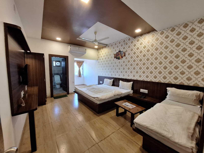 Bedroom 4, Hotel Candlewood Bar & Restro, Sirohi
