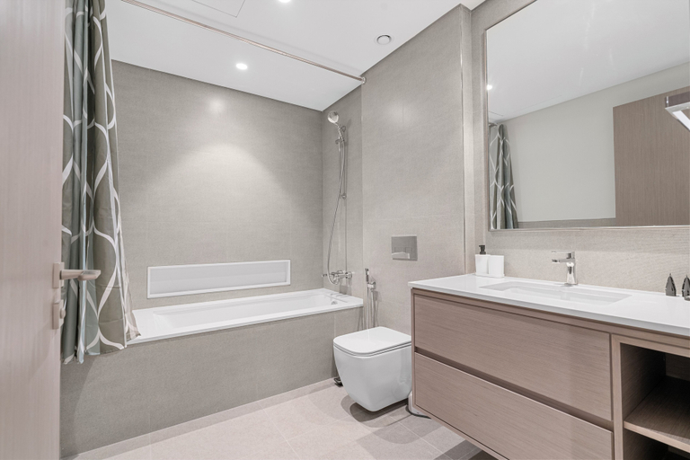 Bathroom 4, Full Burj Khalifa and Fountain View from All Rooms, Dubai