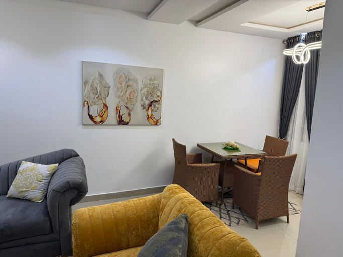Family dining, Trinity Shortlet Apartment, AbujaMun