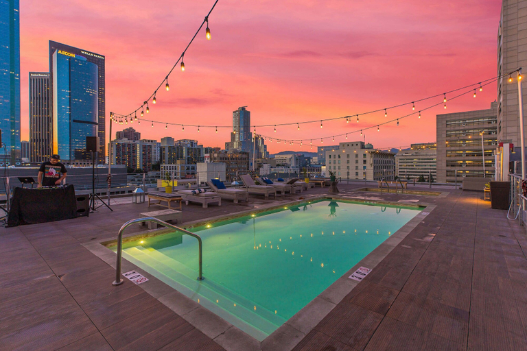 Room 3, Stylish XL 2br/2ba At HWH by Oneluxstay, Los Angeles