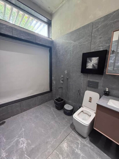 Bathroom 5, Rawal Nature Farm, Indore