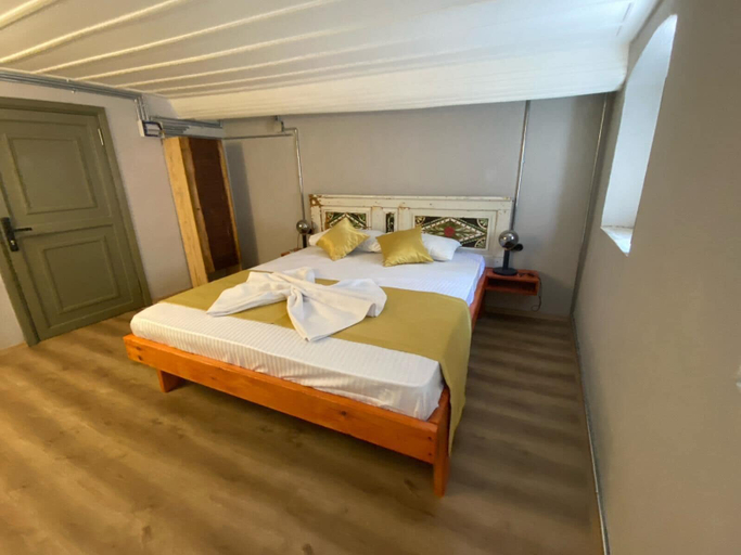 Bedroom 3, Latibule Macaron Guest House, Ayvalık