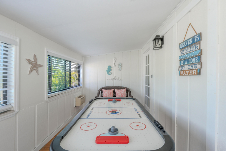 Bedroom 3, The Lazy Place, Lee
