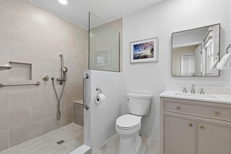 Bathroom 5, Decked Out House On Hill St, Volusia