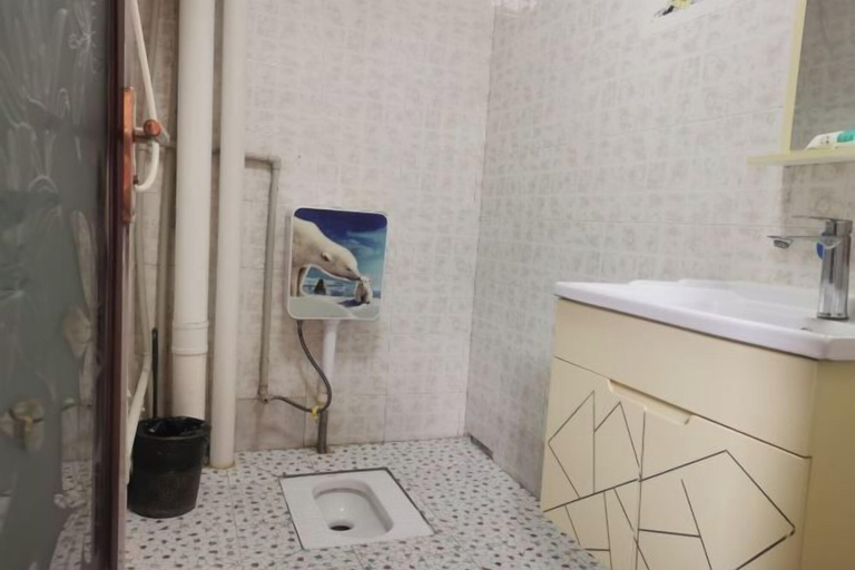 Bathroom 4, Miyi lnn, Ngawa Tibetan and Qiang