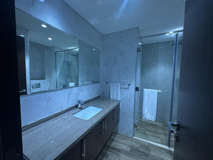 Bathroom, Modern 1BR in J One Pool & Gym, Dubai