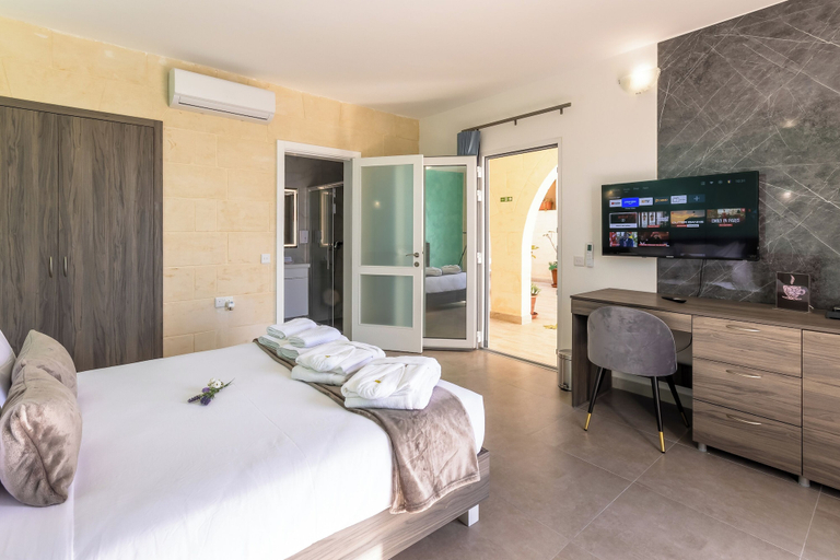 Room 5, Ta'Battista B&B with pool Ix-Xwejni