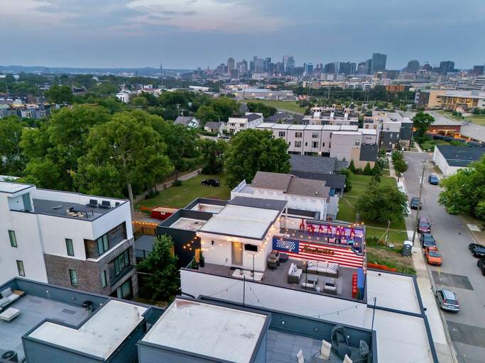 Room 4, Ultimate Rooftop Double Games BBQ Skyline Views, Davidson