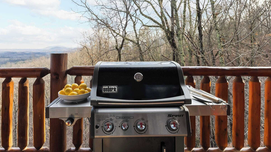Others 5, Bears Den Way by Avantstay Private Golf Sim, Firepit & Mountain Views Near Dollywood, Sevier