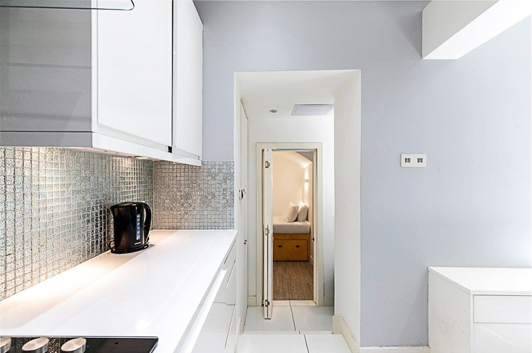 Private kitchen 4, Stylish Bayswater Flat With Outdoor Space, London