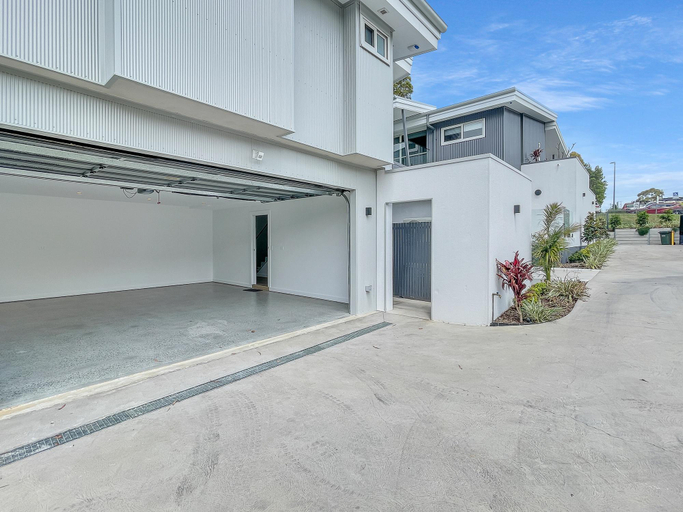 Exterior view 5, Modern 4-Bed Townhouse with Water Views, Eurobodalla
