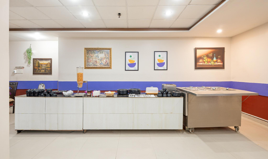 Food & Drinks 5, Treebo Paras International, Delhi