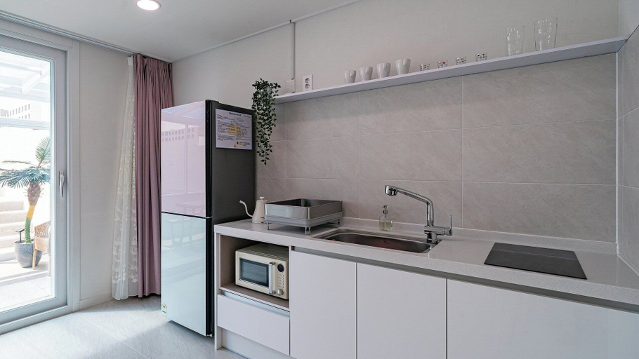 Others 4, Uni’s Ocean Pool Villa, Pohang