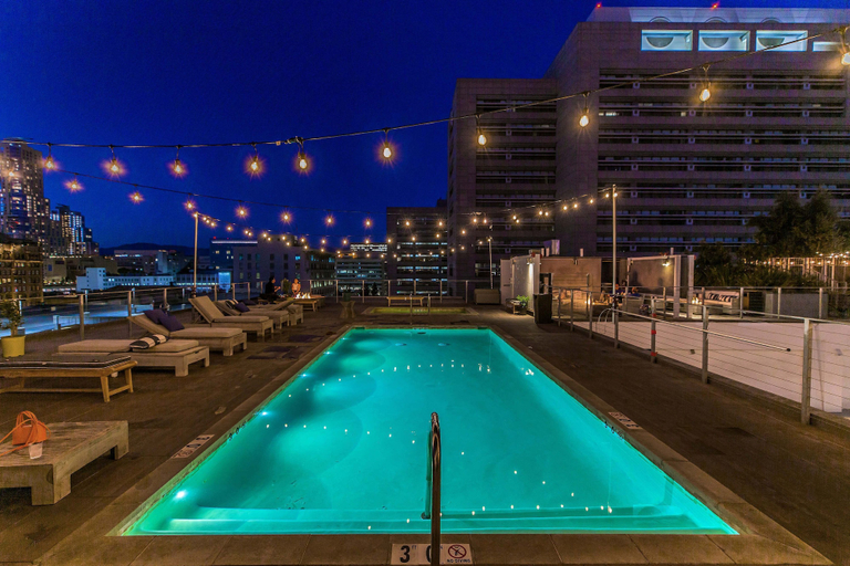 Room 2, Stylish XL 2br/2ba At HWH by Oneluxstay, Los Angeles