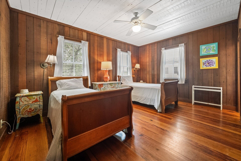 Room 2, Eclectic Creek Front Retreat 8 Bedroom Home by Peace Vacations, Georgetown