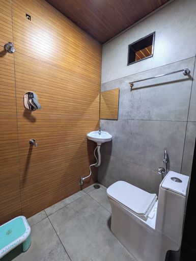 Bathroom 3, Gavi Homestay, Chikmagalur