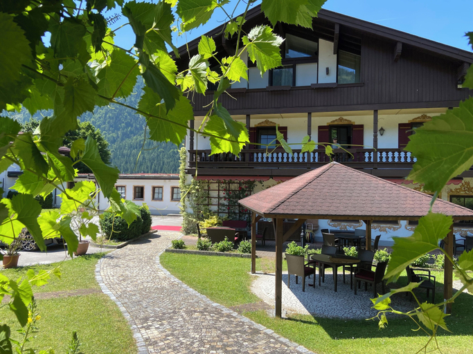 Exterior & Views, Hotel Alpenhof, Miesbach