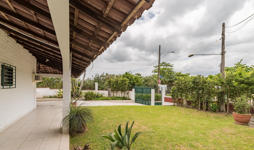 Property grounds, Beautiful House 30m From Beach in Floripa Rtt1905, Florianopolis