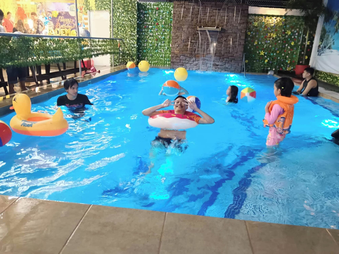 Pool 5, D Builders Hotel, Taguig
