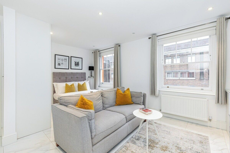 Others 4, Stylish Studio Retreat in Trendy Marylebone, London