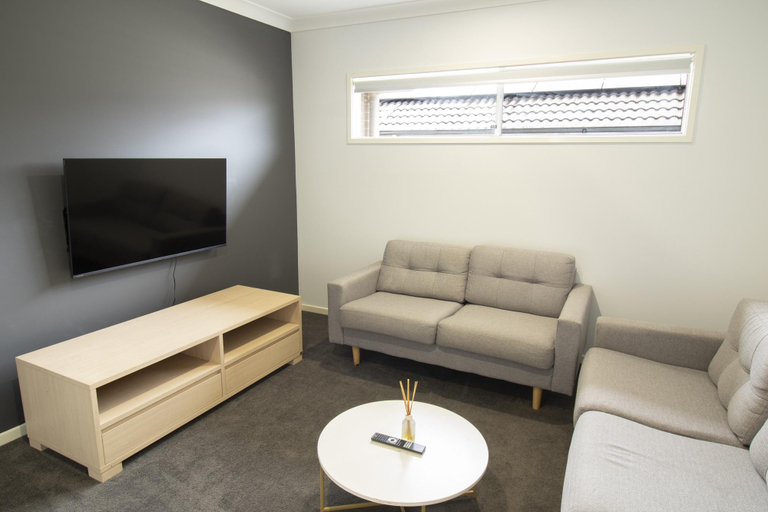 Separate living room 3, Spacious 4-Bed House in Leafy Plainland, Laidley
