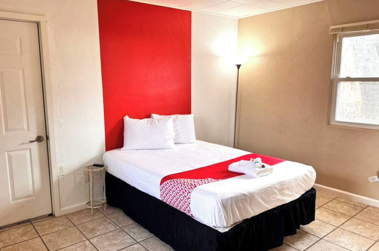 Bedroom 2, Skylark Motel by OYO, Taylor