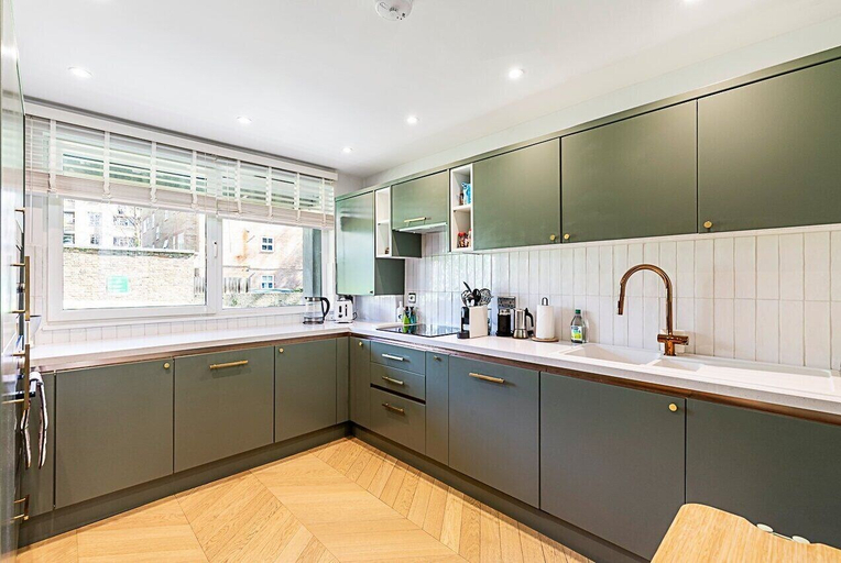 Others 5, Stylish Islington Garden Flat Sleeps Four, London
