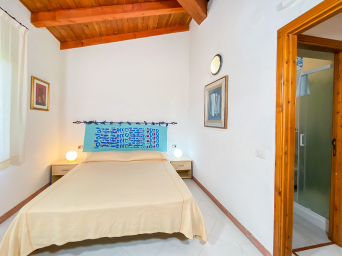 Room 2, Residence in San Teodoro just 850 mt from the sea, Nuoro
