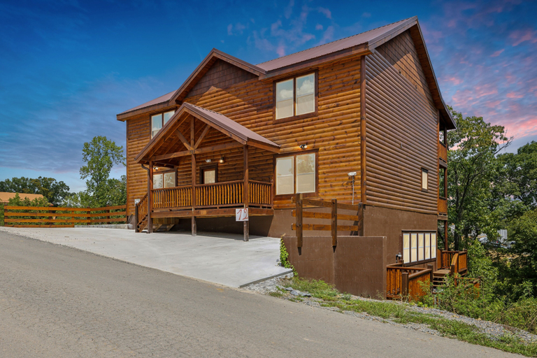 Exterior & Views