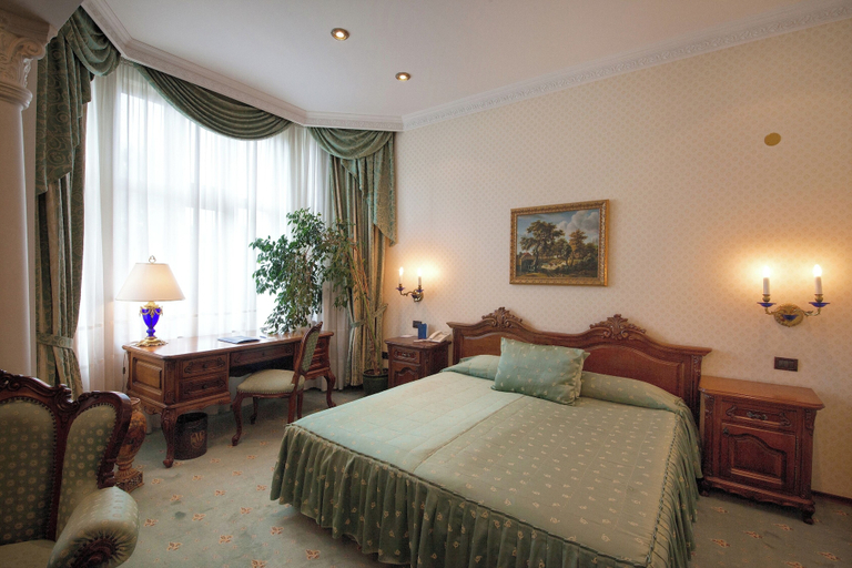 Bedroom 3, Grand Hotel London, Varna
