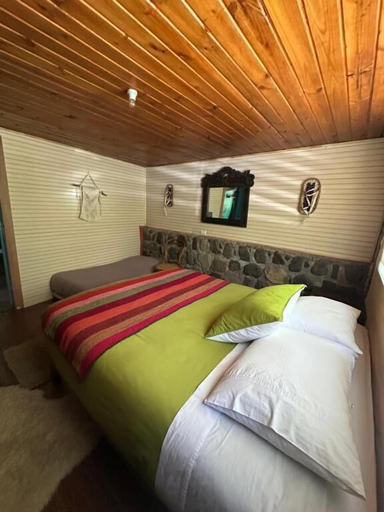 Room 4, Hostal Piolet, Cordillera