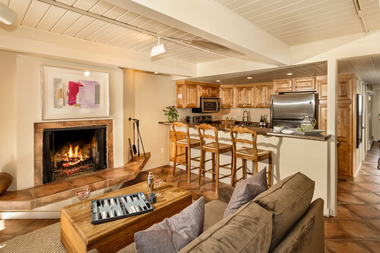 Interior 2, Comfortable & Modern 2 Bedroom Apartments - Right on the Slopes!, Pitkin
