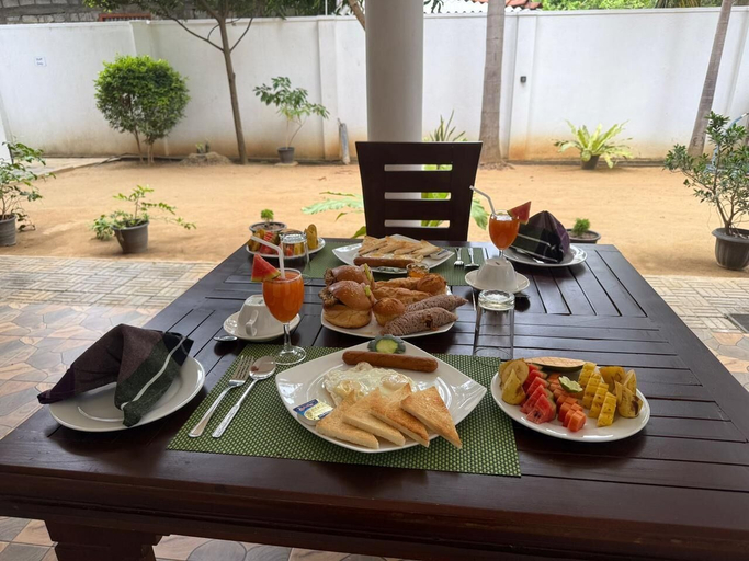 Food & Drinks