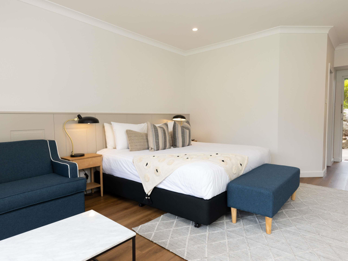 Bedroom 4, Clare Country Club, Clare and Gilbert Valleys