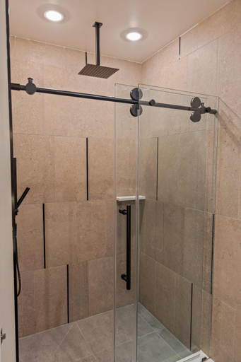 Room 5, Sosuite Corner 1bed Apt w Roof Deck, Gym, Laundry, Philadelphia