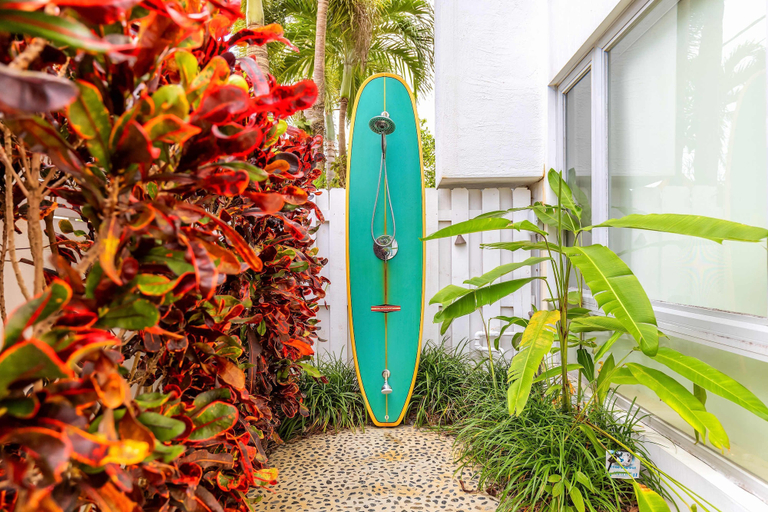 Room 2, NEW 3-story Townhome With Pool Room Expansive Balcony Seconds Away From Las Olas, Broward