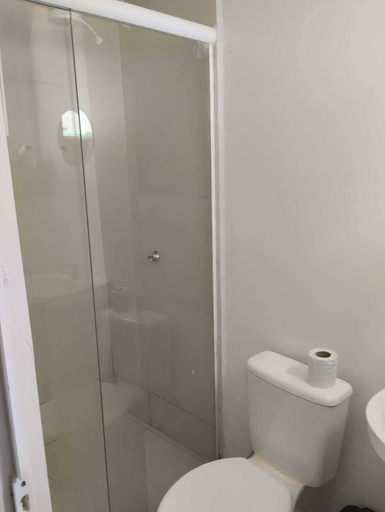 Bathroom 3, Hotel Tucano, Inocência