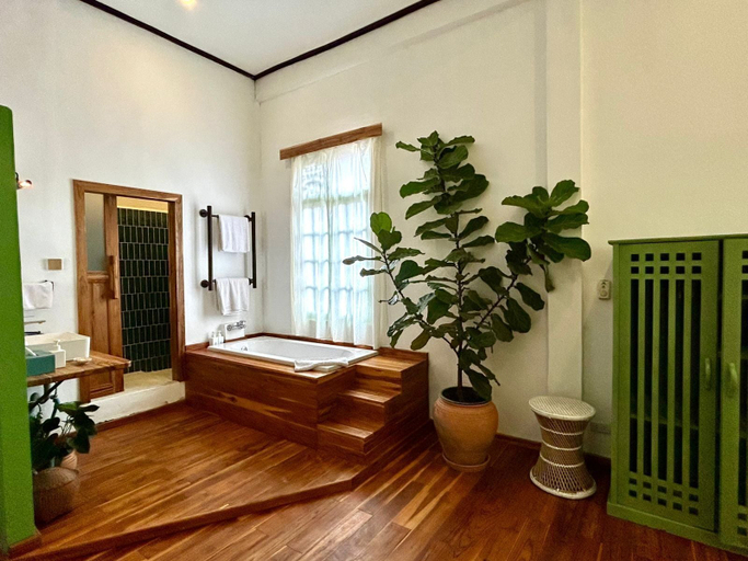 Bathroom 3, Baan Samsa, Luang Prabang