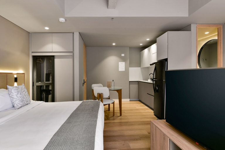 Room 3, w Illustrious 1BR w/ Great Balcony in Unicentro, Santafé de Bogotá