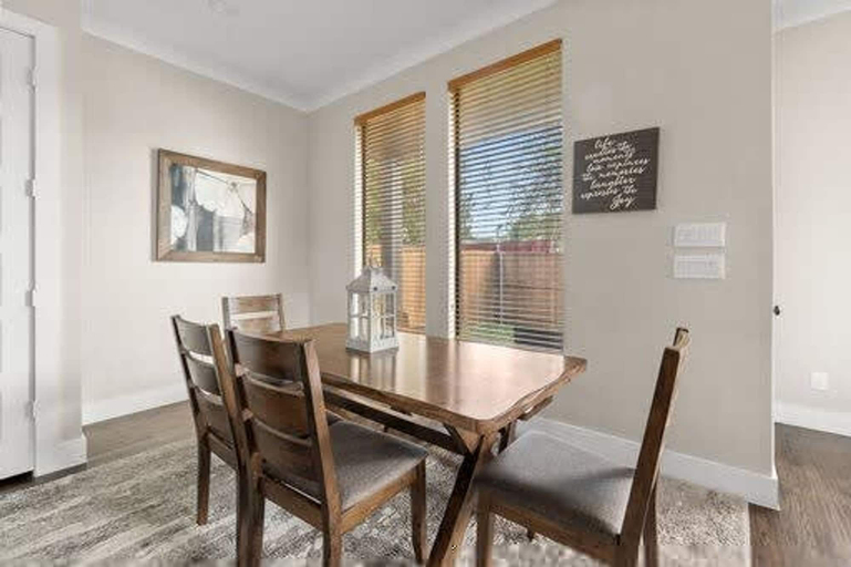 Room 5, Trinity Groves Retreat Large Modern 5 BR Home, Dallas