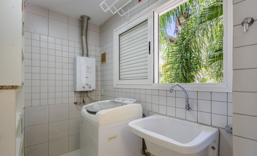Bathroom, Apartments 450m From Lagoa da Conceicao - CRM, Florianopolis