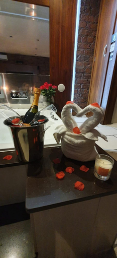 Food & Drinks 4, The Famous Floor Sleeps 26 and Group Acc Sleeps30, Sefton