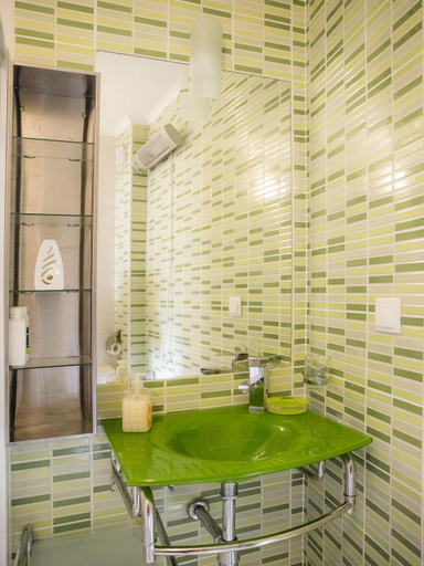 Bathroom 2, B34 - Central Townhouse in Lagos, Lagos