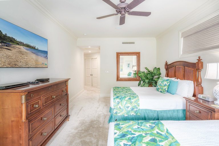 Room 2, Luxurious Ho'olei 12-2, Lush View, Close to Pool, Sleeps 8 in Beds, Central AC!, Maui
