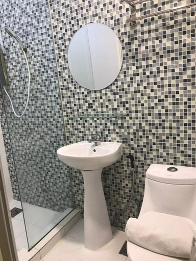 Bathroom 4, V Hotel Melaka (Near Jonker Street), Malacca City